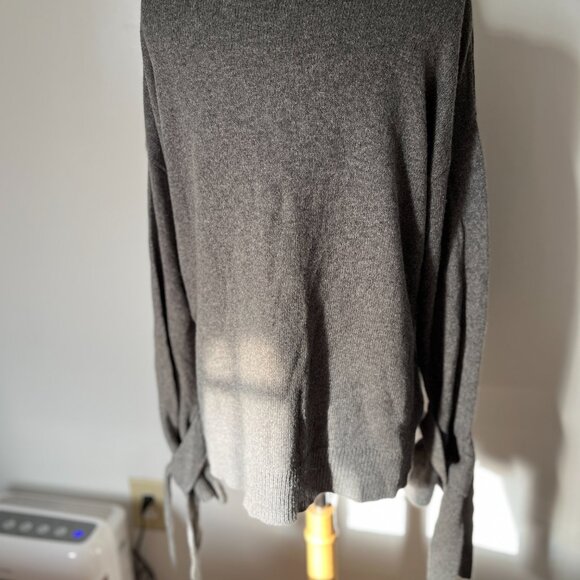 Madewell gray tie cuff pullover sweater, size medium - Picture 3 of 6